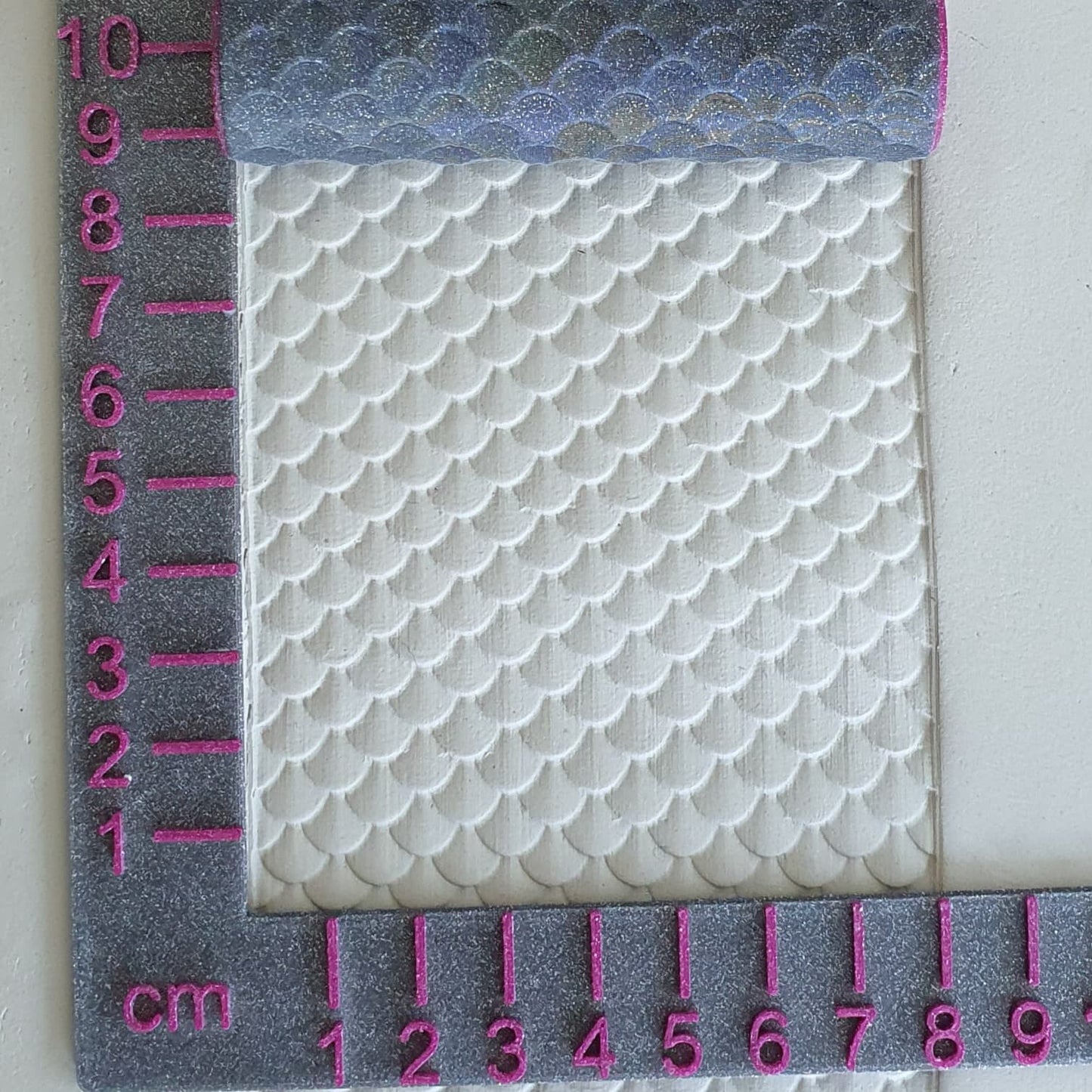 Structure en écailles de poisson/bardeaux de toit en rouleau