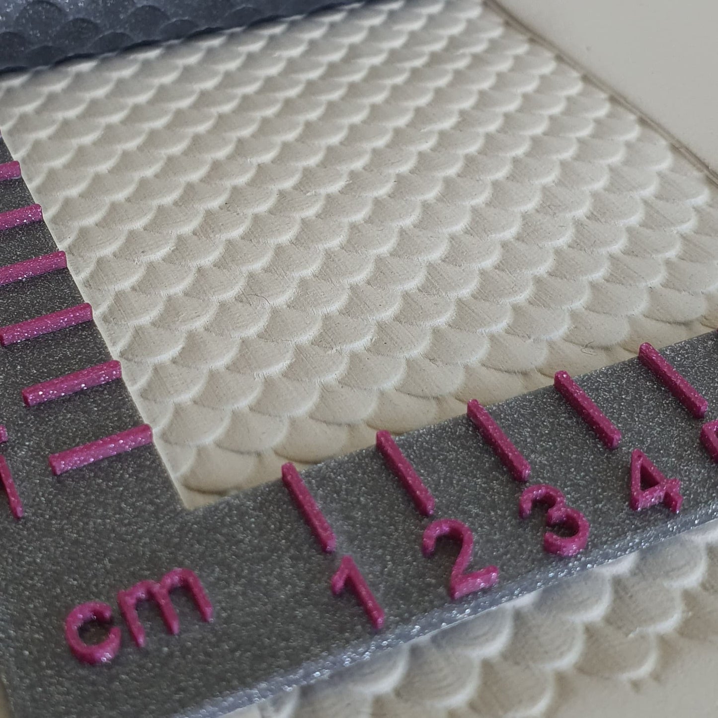 Structure en écailles de poisson/bardeaux de toit en rouleau