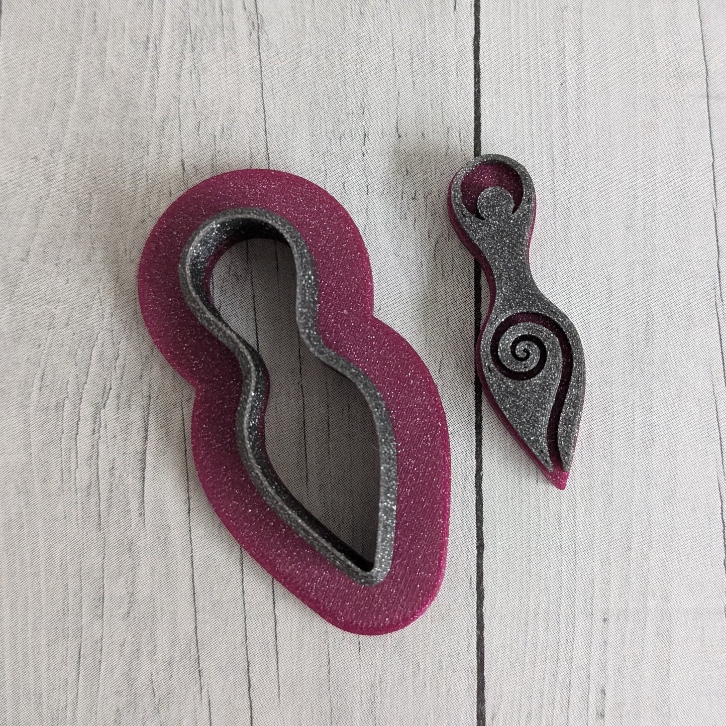 Ausstecher mit Stempel - Spiralgöttin