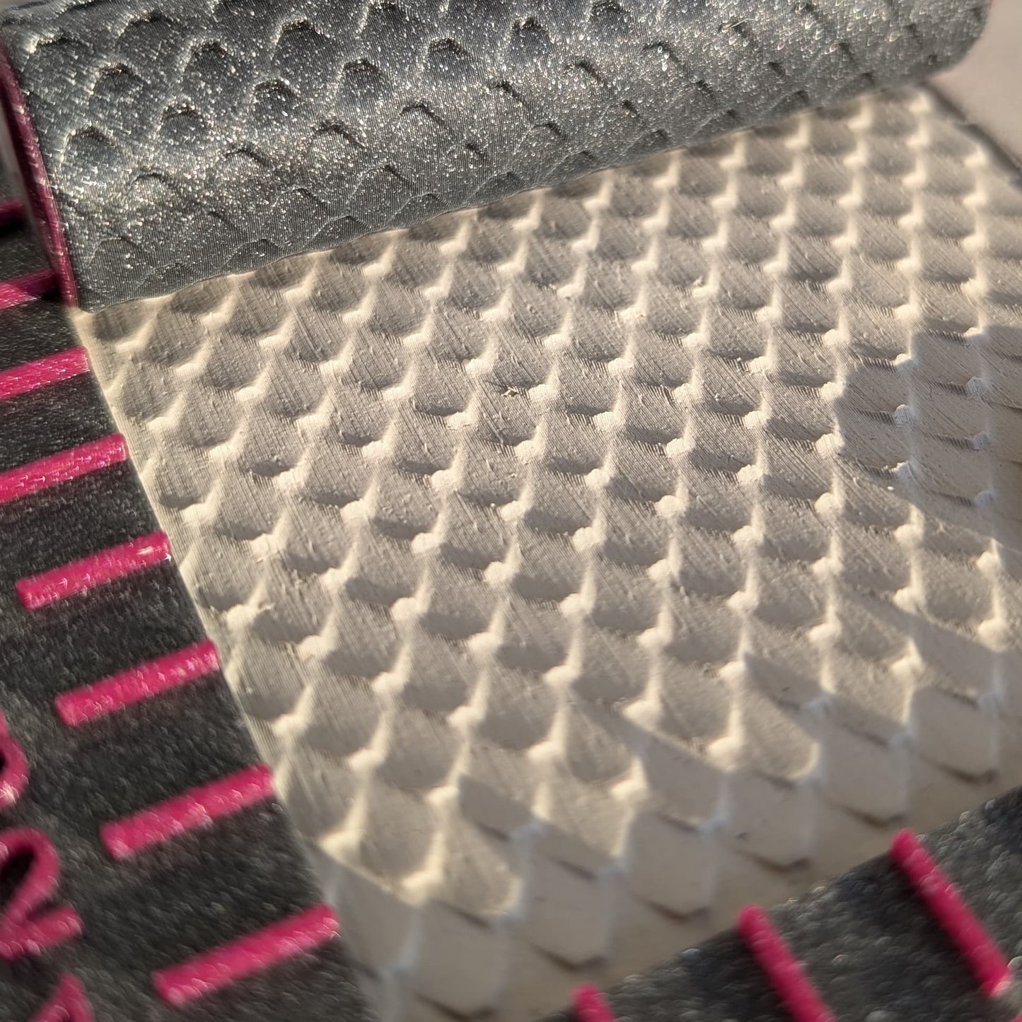 Structure en écailles de poisson/bardeaux de toit en rouleau