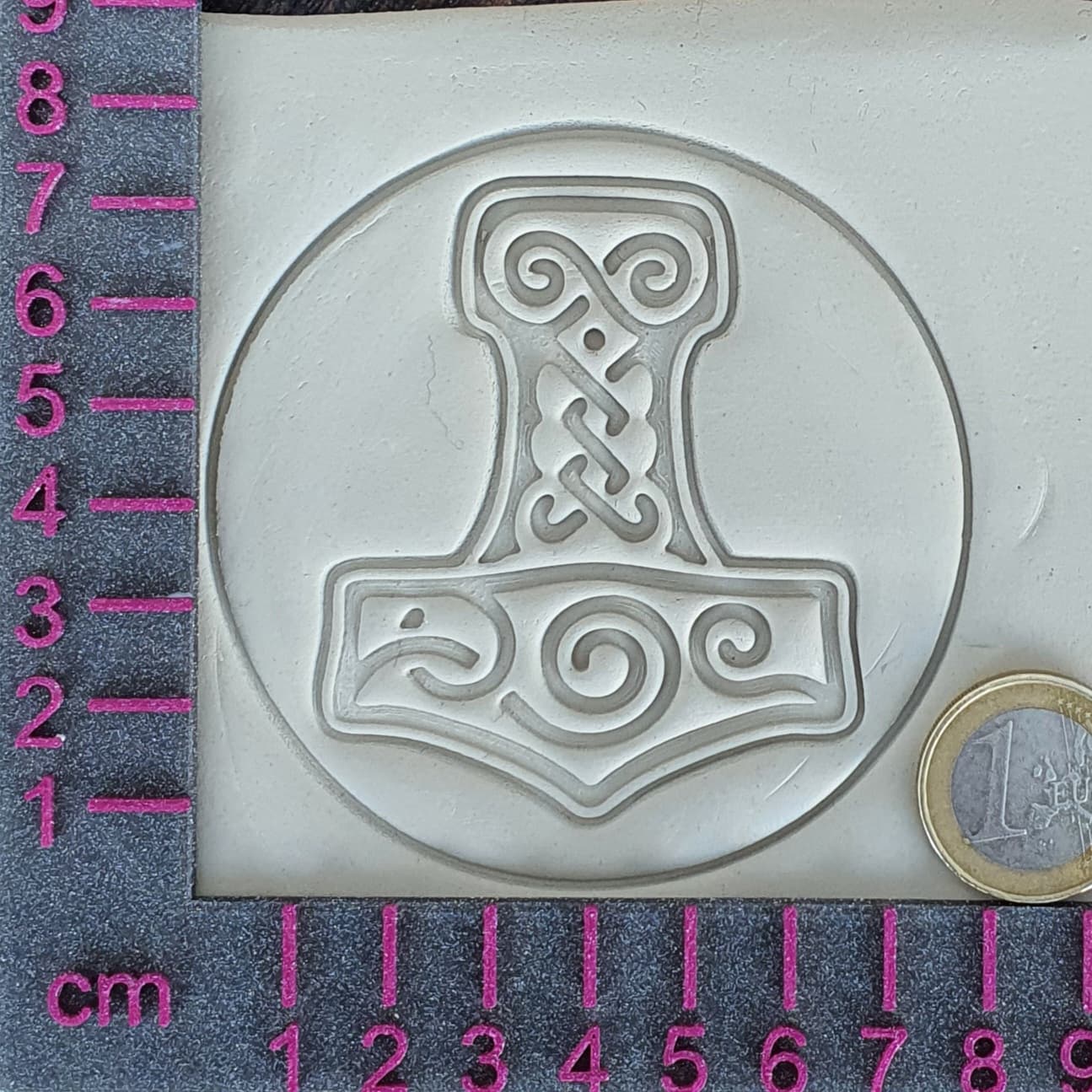 Stempelplatte Mjölnir Thors Hammer im Kreis