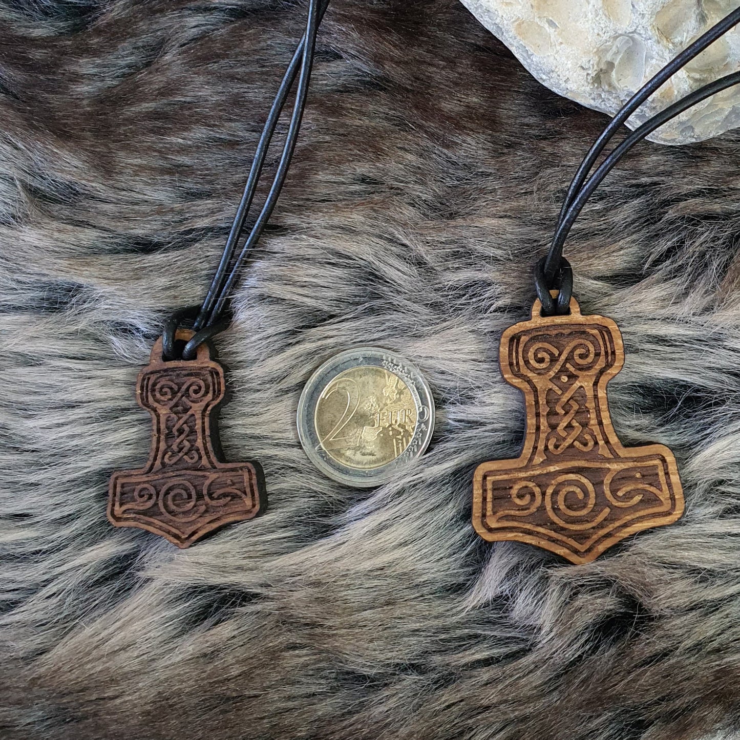 Pendentif en bois - Mjolnir / Marteau de Thor