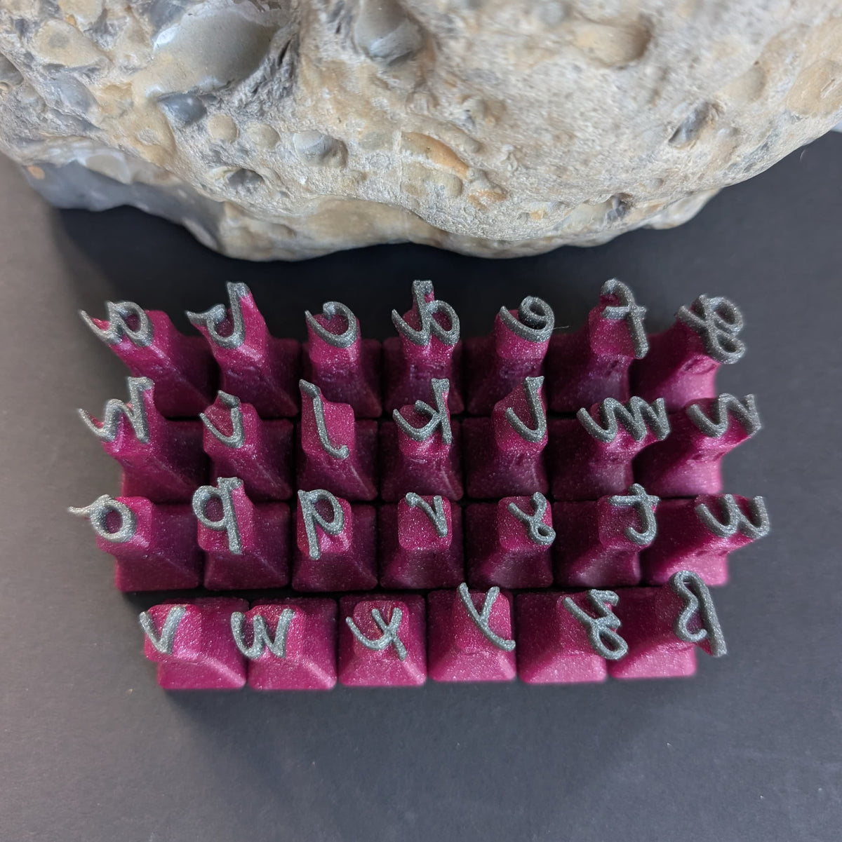 Ensemble de lettres de tampons en argile - cursive
