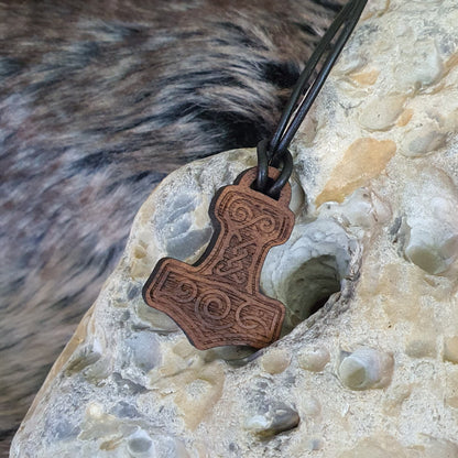 Kettenanhänger aus Holz - Mjölnir / Thors Hammer